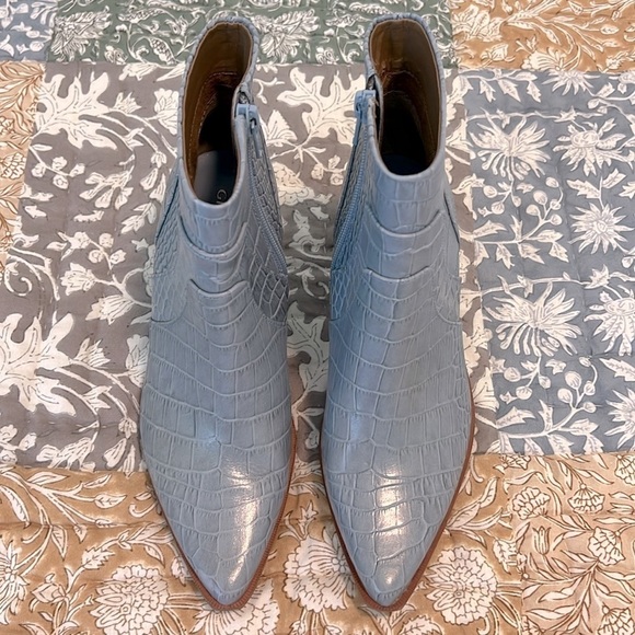 Gianni Bini Eviee Croco Metal Heel Western Country Booties Blue Size 5.5 - Picture 11 of 14